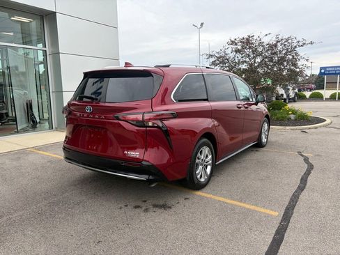 Used 2022 Toyota Sienna Platinum AWD/4WD image 37