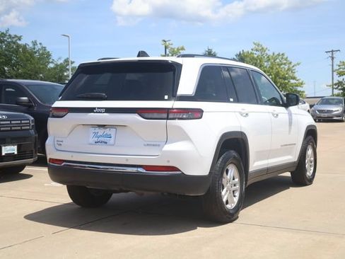Used 2024 Jeep Grand Cherokee Laredo AWD/4WD image 5