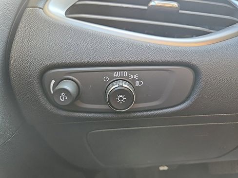 Used 2022 Chevrolet Malibu LS image 40