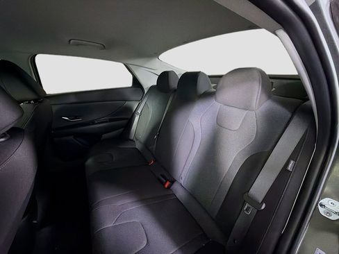 Used 2025 Hyundai Elantra SE image 22