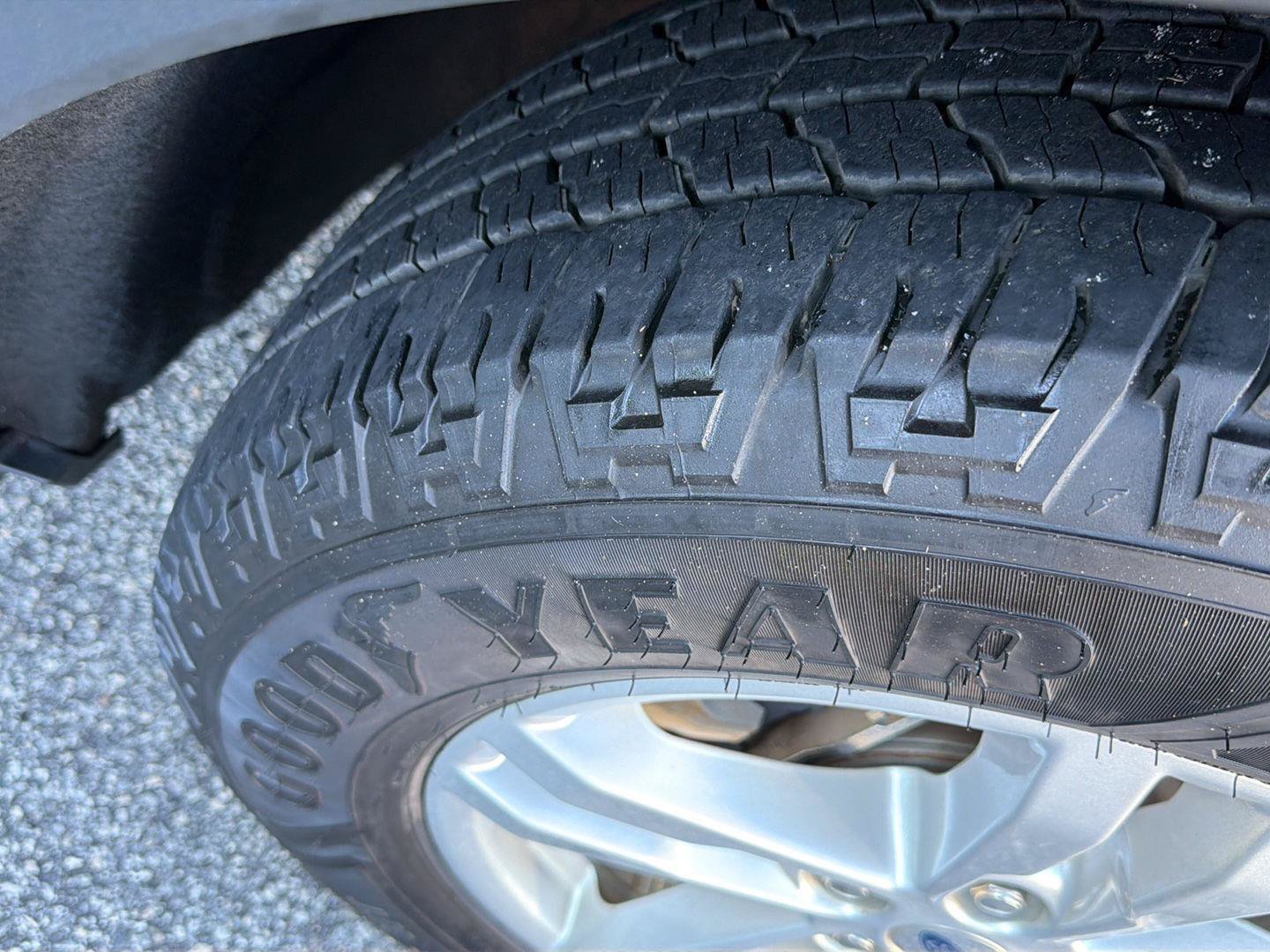 Certified 2024 Ford Explorer XLT RWD image 42