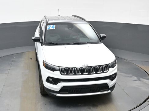 Used 2024 Jeep Compass Limited image 41