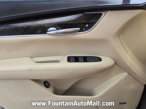 Used 2018 Cadillac XT5 FWD image 18