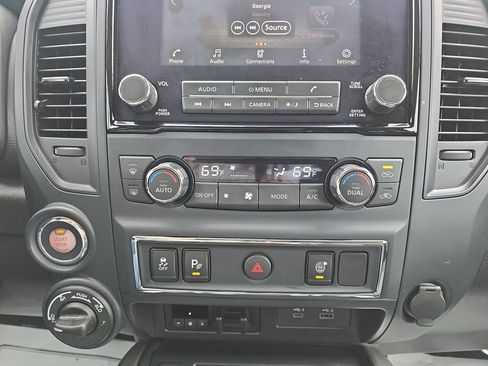 Used 2024 Nissan Titan SV w/ SV Convenience Package image 27