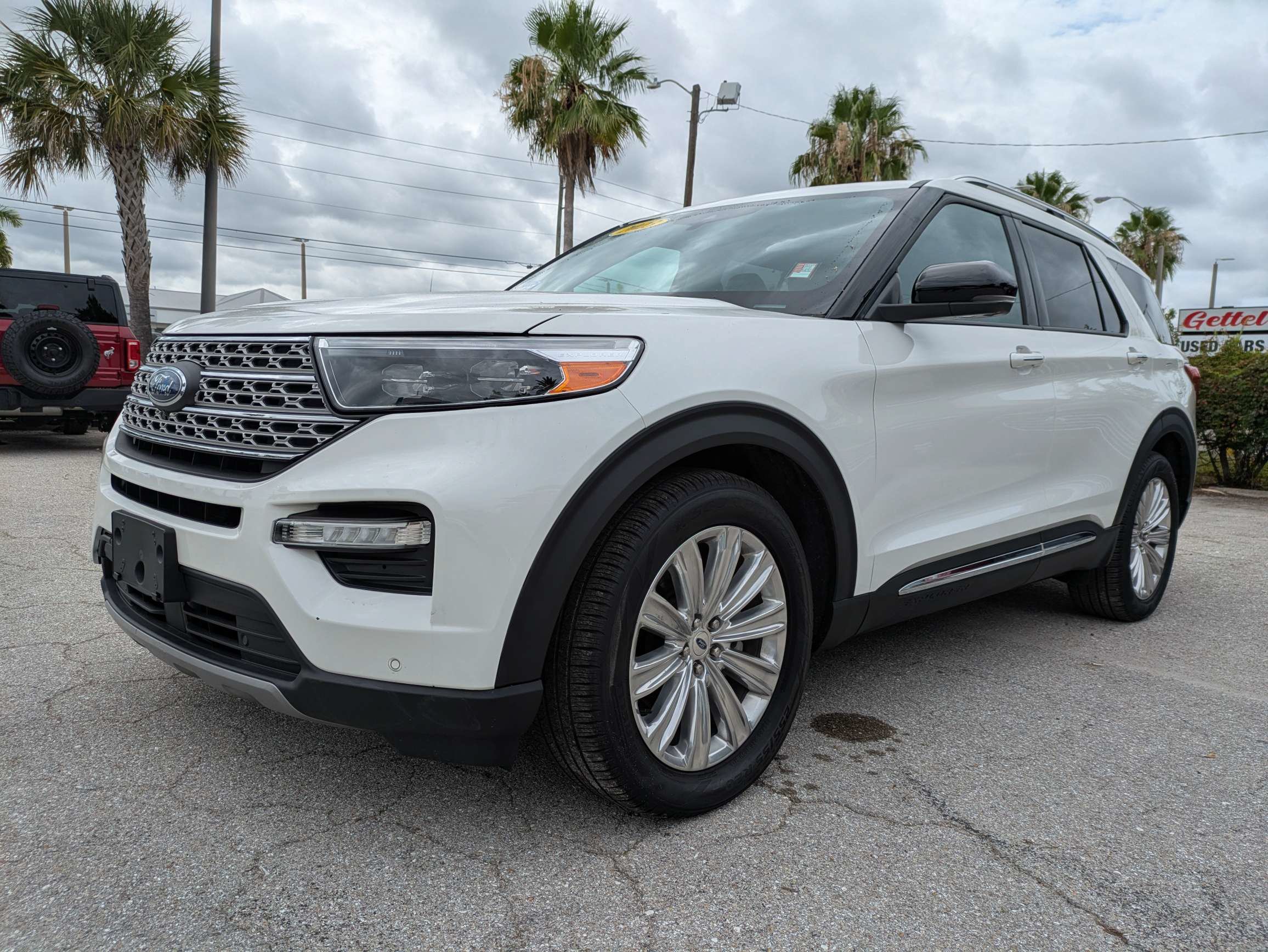 Used 2023 Ford Explorer Limited w/ Limited Technology Package RWD image 8
