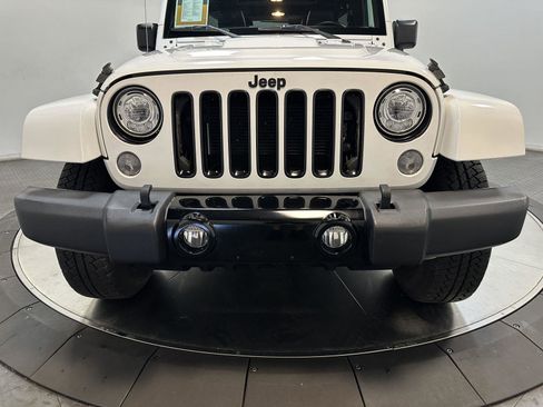 Used 2018 Jeep Wrangler Unlimited Sahara AWD/4WD image 5