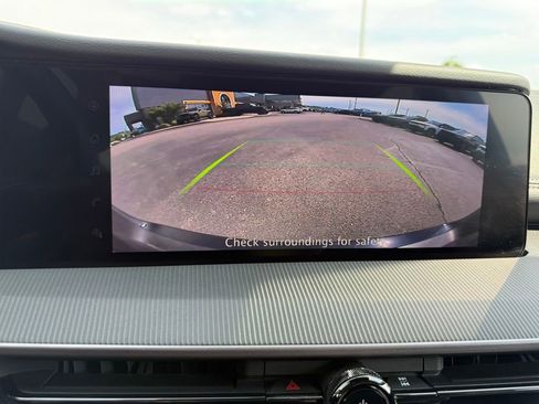 Used 2025 Nissan Murano SV AWD/4WD image 17