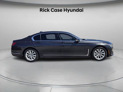 Used 2022 BMW 740i xDrive w/ Premium Package image 4