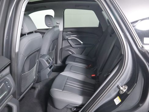 Used 2025 Audi Q5 2.0T Premium Plus w/ Premium Plus image 24