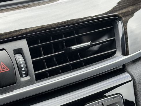 Used 2017 BMW X1 xDrive28i w/ Premium Package image 37