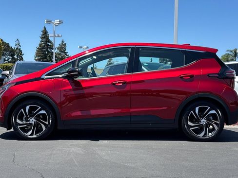 Used 2023 Chevrolet Bolt LT w/ Infotainment Package FWD image 8