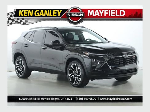 Used 2025 Chevrolet Trax RS w/ Sunroof Package FWD image 1
