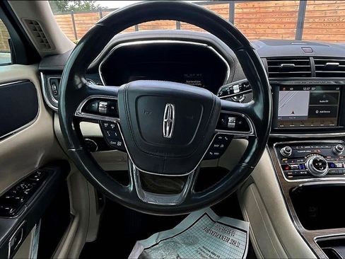 Used 2017 Lincoln Continental Reserve w/ Technology Package FWD image 5
