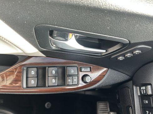 Used 2018 Toyota Sienna Limited w/ Carpet Mat Package image 14