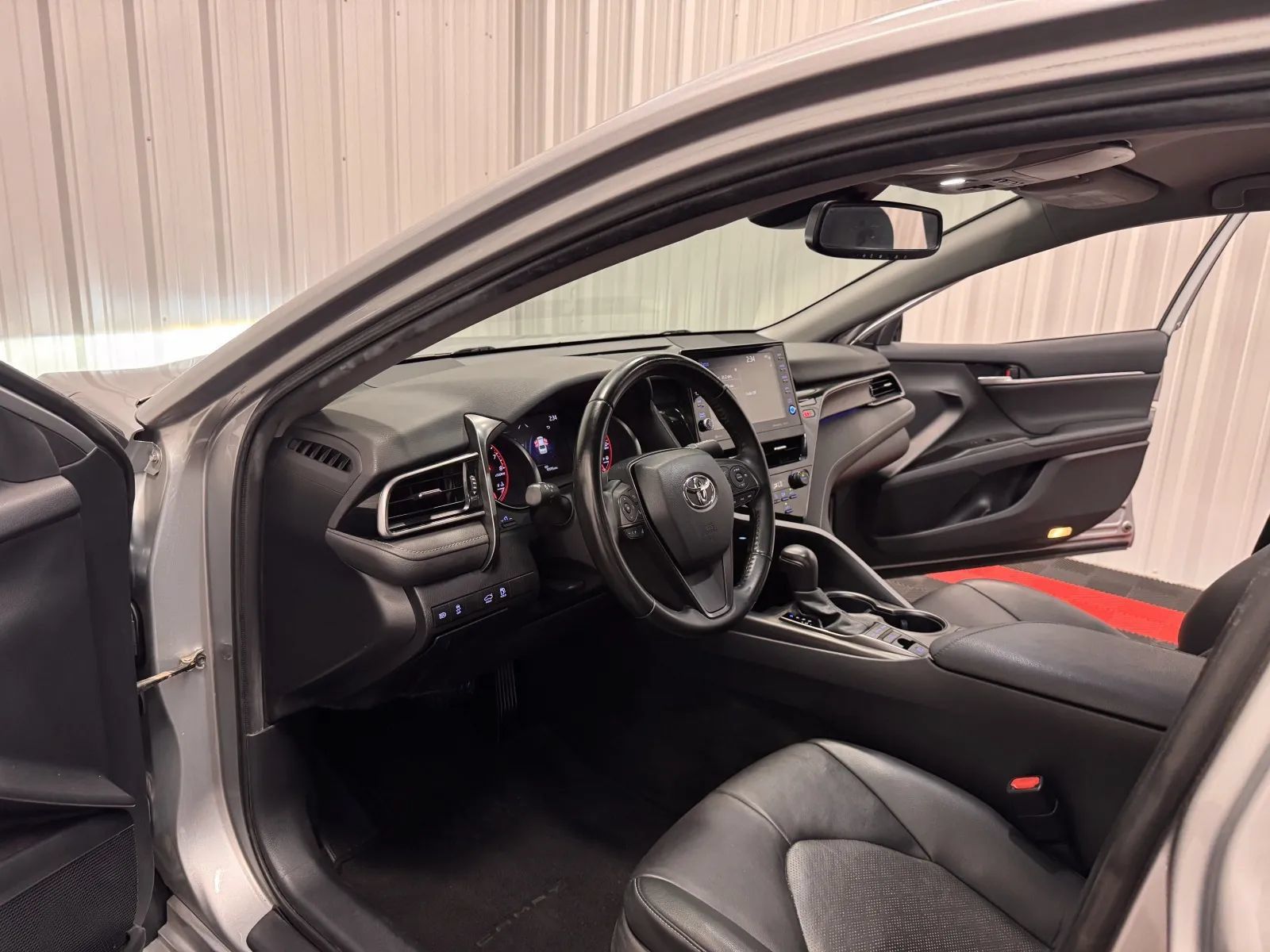Used 2022 Toyota Camry XSE FWD image 34