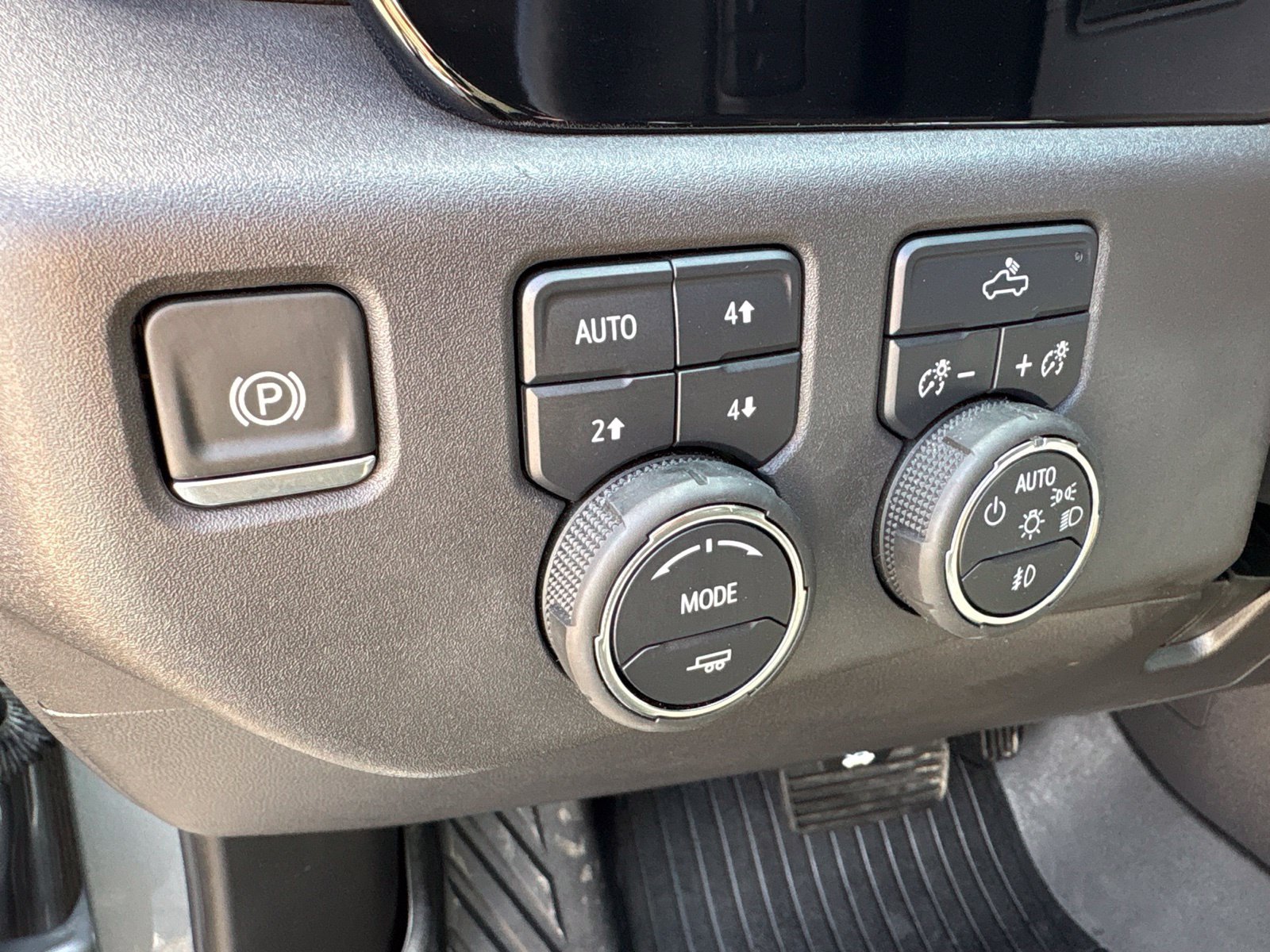 Used 2025 Chevrolet Silverado 1500 LT Trail Boss w/ Protection Package AWD/4WD image 12