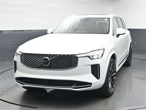New 2026 Volvo XC90 T8 Ultra image 3