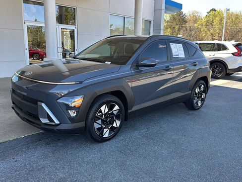 Used 2024 Hyundai Kona SEL w/ Convenience Package FWD image 2
