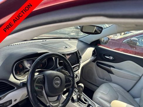 Used 2019 Jeep Cherokee Limited FWD image 29