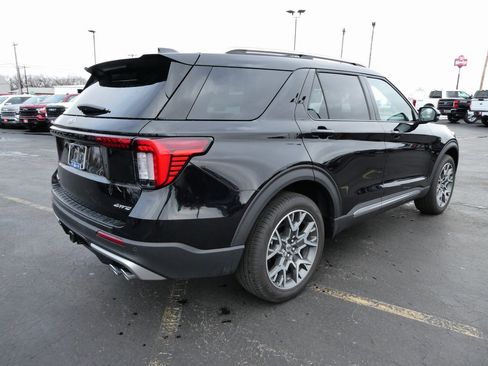 Used 2025 Ford Explorer Platinum w/ Ultimate Package image 5