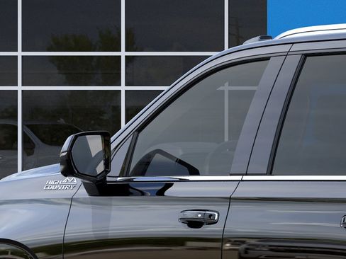 New 2026 Chevrolet Suburban High Country AWD/4WD image 12