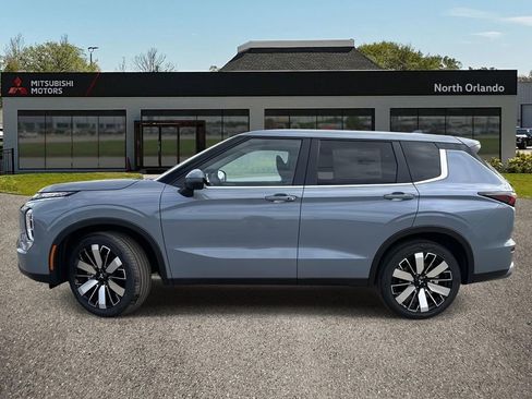 New 2026 Mitsubishi Outlander SE FWD image 3