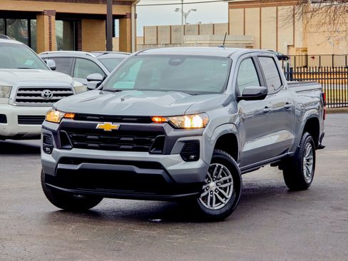 Used 2023 Chevrolet Colorado LT w/ LT Convenience Package II image 9
