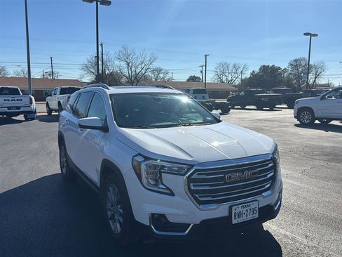 Used 2022 GMC Terrain SLT w/ Tech Package image 2