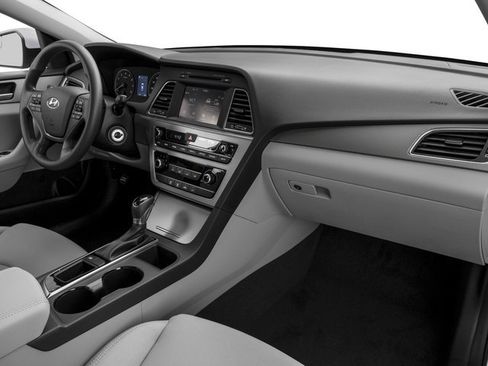 Used 2017 Hyundai Sonata SE image 19