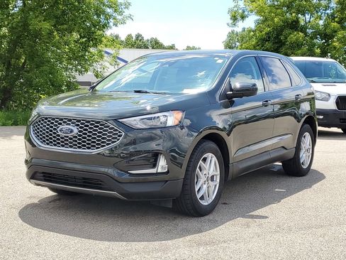 Certified 2023 Ford Edge SEL w/ Convenience Package AWD/4WD image 2
