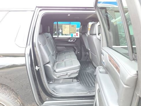 Used 2023 Chevrolet Suburban LT w/ Luxury Package image 44