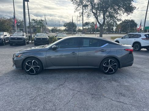 Certified 2025 Nissan Altima 2.5 SR image 9