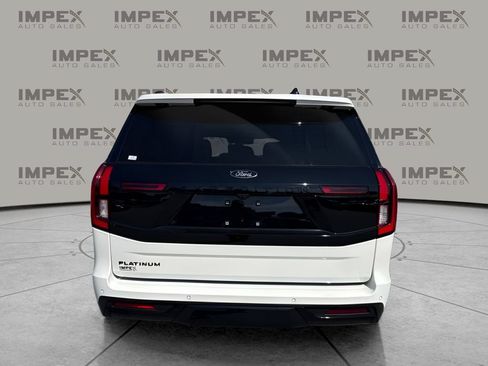 Used 2025 Ford Expedition Platinum w/ Stealth Appearance Package AWD/4WD image 4