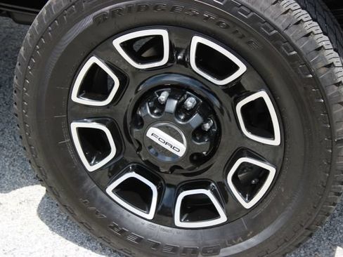 Used 2024 Ford F250 Lariat w/ Lariat Ultimate Package AWD/4WD image 30