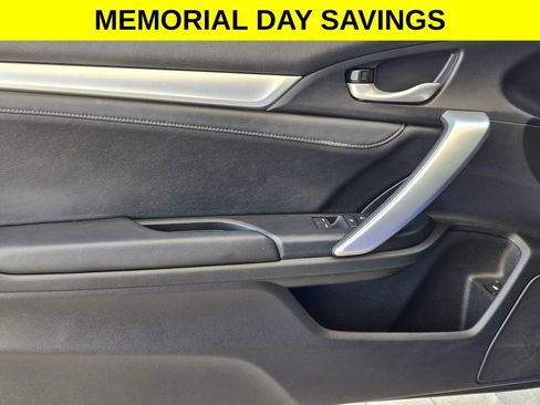 Used 2019 Honda Civic Touring image 11