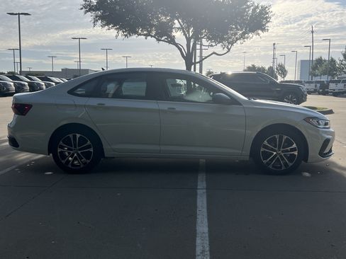 Certified 2025 Volkswagen Jetta Sport FWD image 10