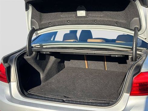 Used 2018 BMW 530i xDrive w/ Premium Package image 13