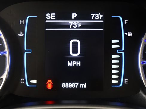 Used 2017 Chrysler Pacifica Touring-L FWD image 16