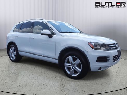 Used 2013 Volkswagen Touareg TDI AWD/4WD image 3
