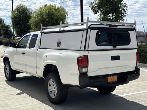 Used 2021 Toyota Tacoma SR image 5