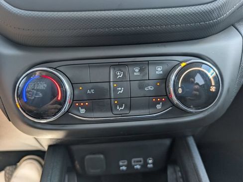 Used 2023 Chevrolet TrailBlazer LT FWD image 24