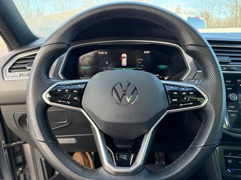 Used 2024 Volkswagen Tiguan SE R-Line image 11