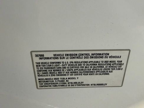 Used 2022 Tesla Model Y Long Range image 37