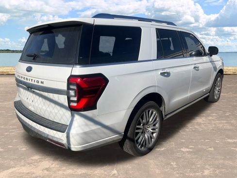 Used 2023 Ford Expedition Platinum image 2