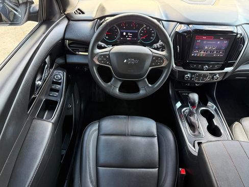 Used 2023 Chevrolet Traverse RS FWD image 28