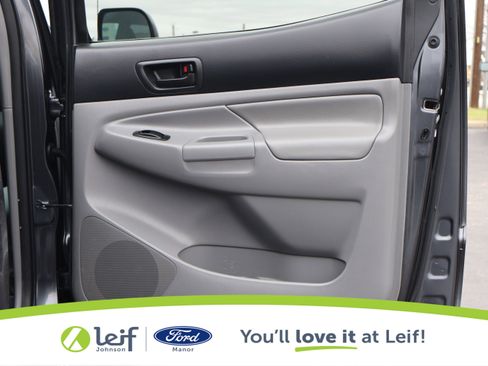 Used 2014 Toyota Tacoma PreRunner w/ SR5 Package image 28