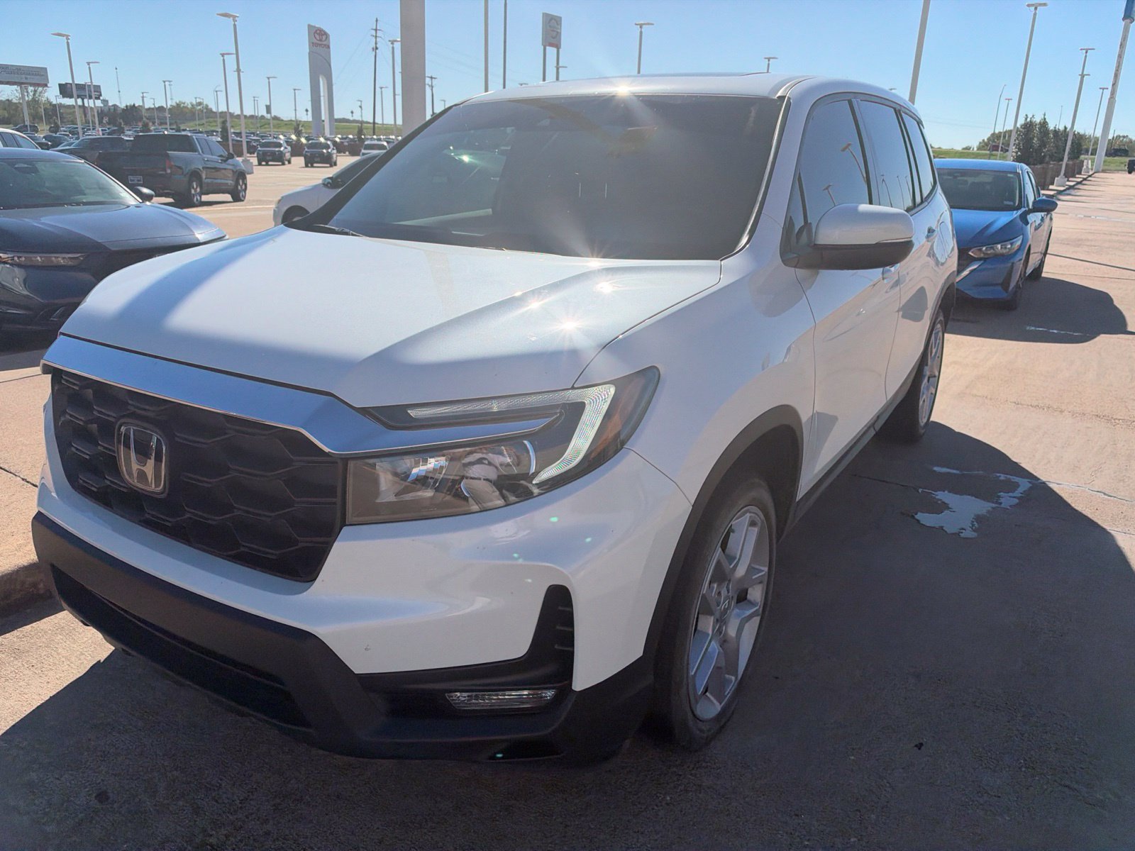 Used 2025 Honda Passport EX-L image 3