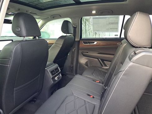 New 2026 Volkswagen Atlas SE image 5
