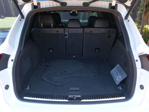 Used 2017 Porsche Cayenne S image 39