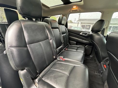 Used 2015 Nissan Pathfinder SL w/ SL Premium Package image 25